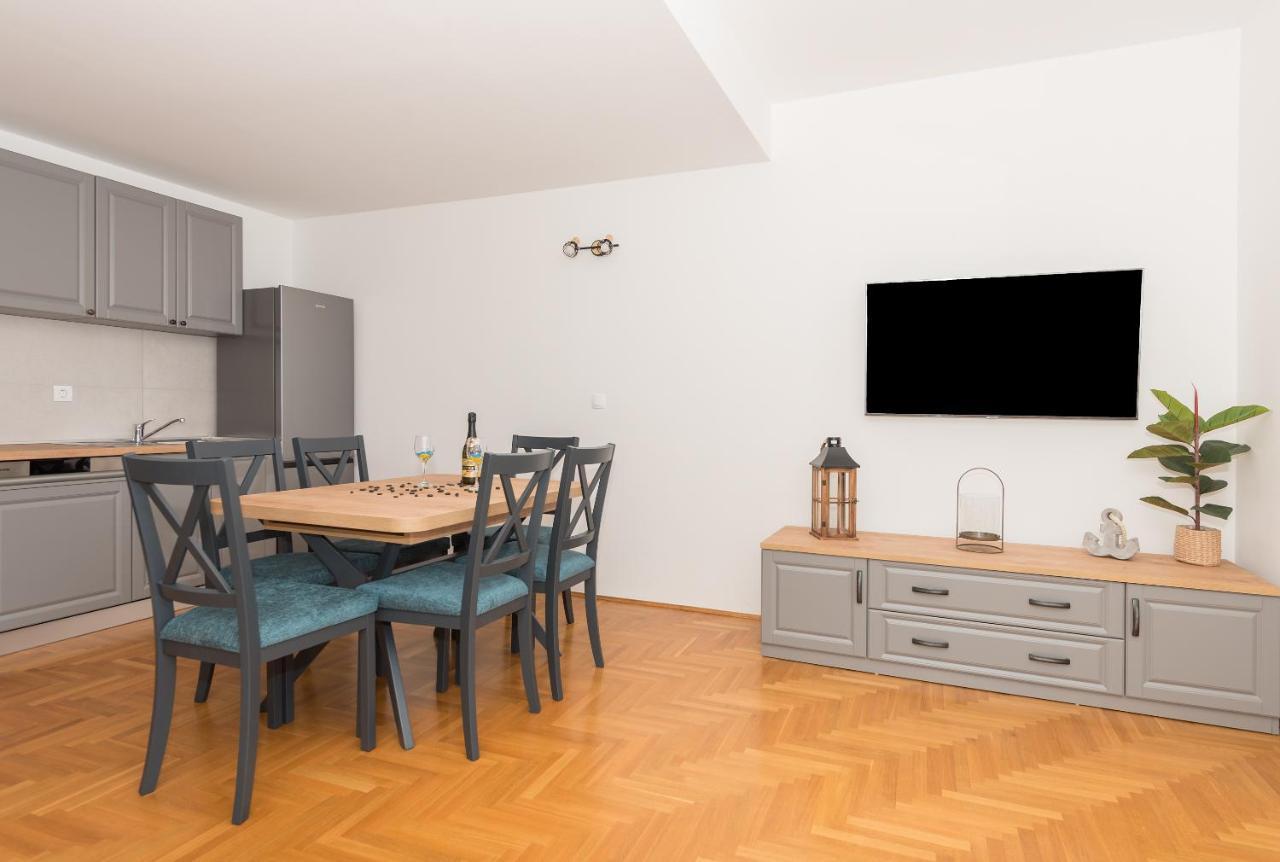 Deluxe 3 Bedroom Apartment With Sea View Baška Voda Exterior foto